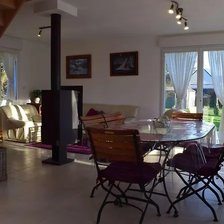 Holiday Cottage With 2 Bedrooms *